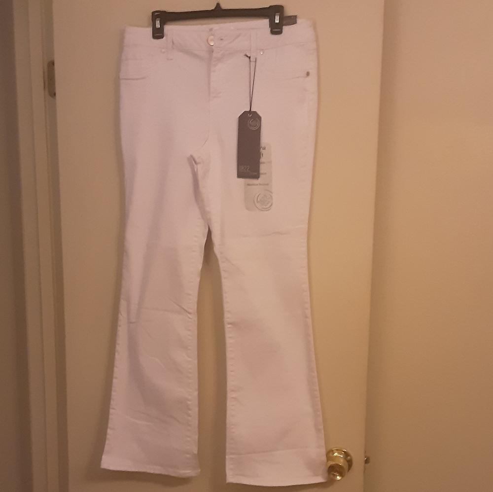 1822 White Slim Boot Cut Jeans Sie 14 - New With Tags